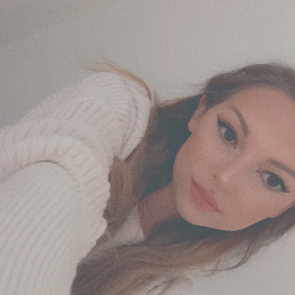 🌹Posh Ambassador: Amber 🌹 - Picture 1 of 2